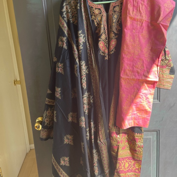 Néw beautiful Pakistani Indian dress - Picture 2 of 5